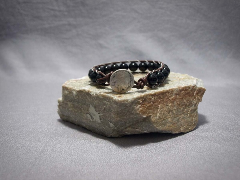 Single wrap bracelet 10mm Onyx, brown leather and Indian Head button clasp - 8 in$35.00