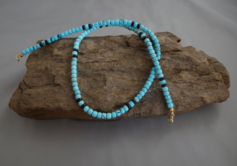 US Turquoise & Black Jade Necklace 19.5 in.