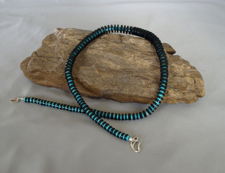 US Turquoise & Graduated Onyx Necklace 21 in.